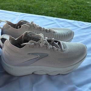 Brooks Neutral Running Shoes - 9.5 Pink/Teal